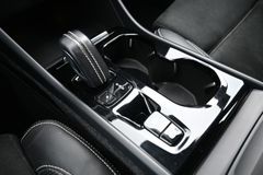 Fahrzeugabbildung Volvo XC40 T4 Autom. R-Design*FSHZG*RFK*BLIS*ACC