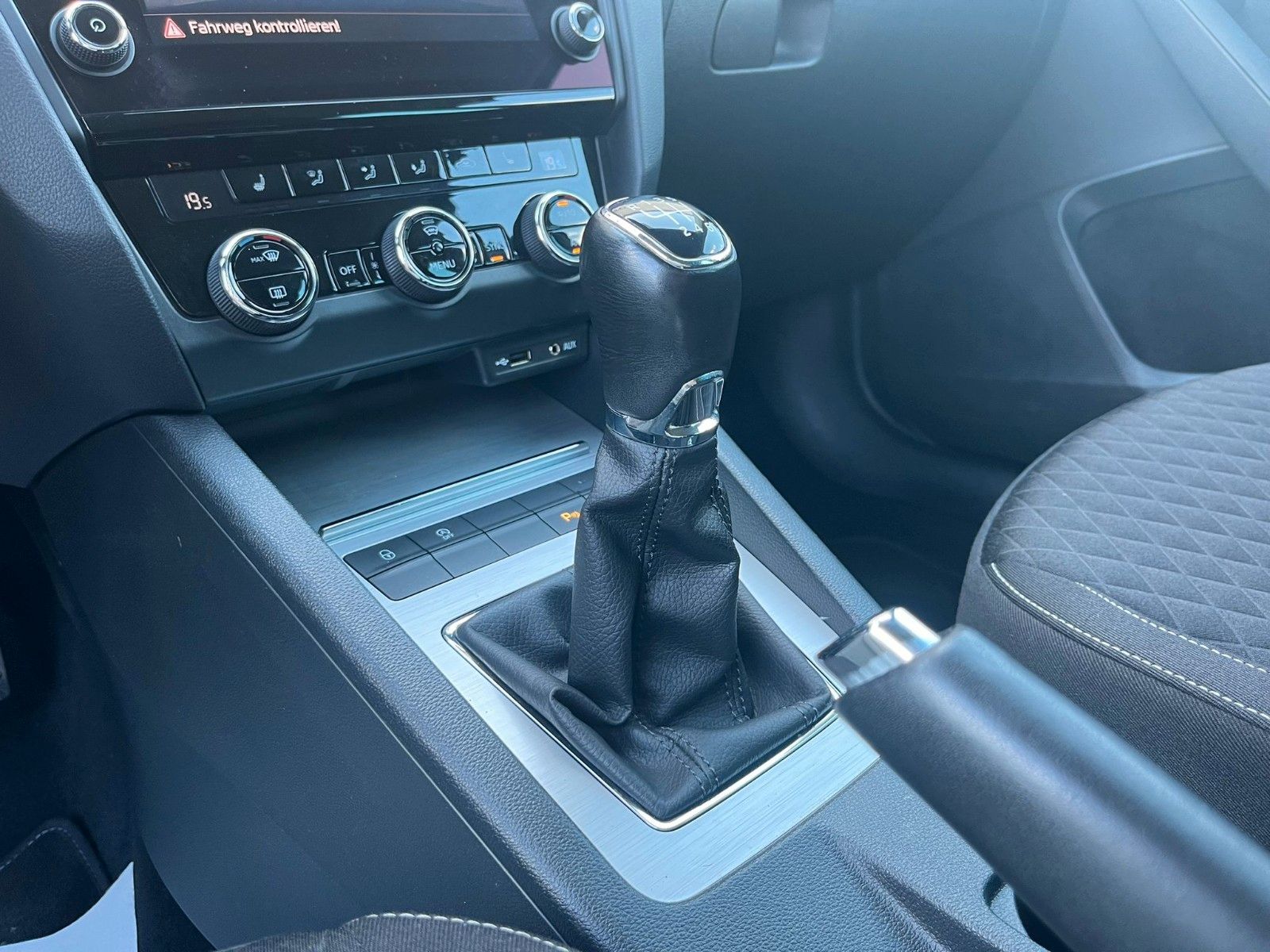 Fahrzeugabbildung SKODA Octavia 1.4 TSI Combi Drive*RFK*AHK*PDC*LED*