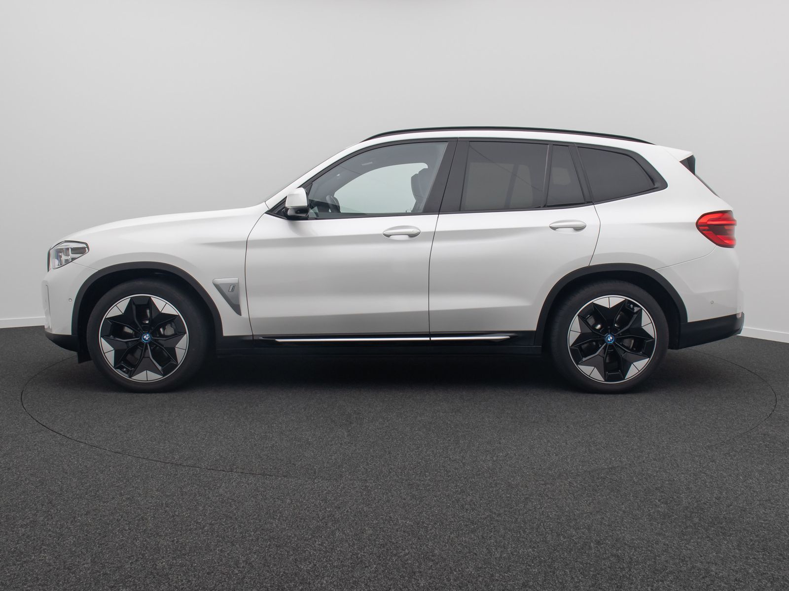 Fahrzeugabbildung BMW iX3 IMPRESSIVE AKH Alarm 360°HUD DAB Panoram 20"