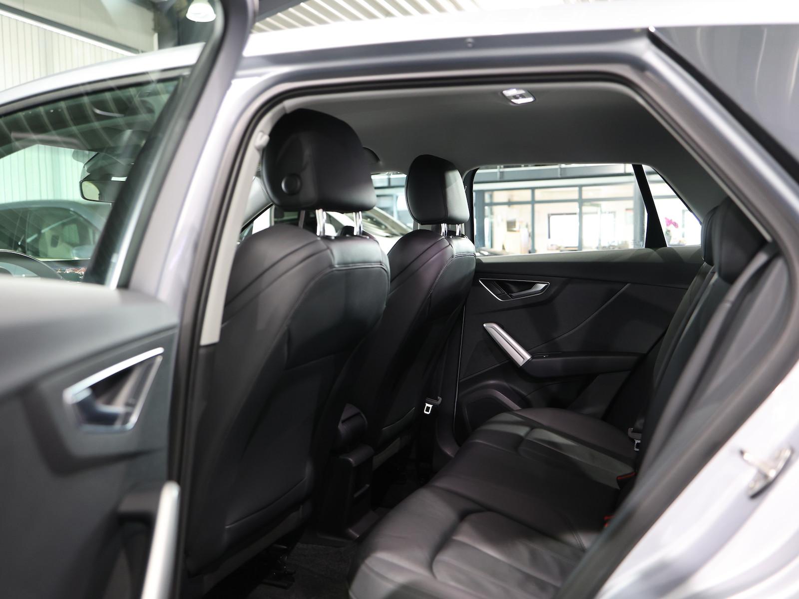 Audi Q2 35 TFSI ADVANCED SILVER & BLACK / LED, LEDER, миниатюра 16