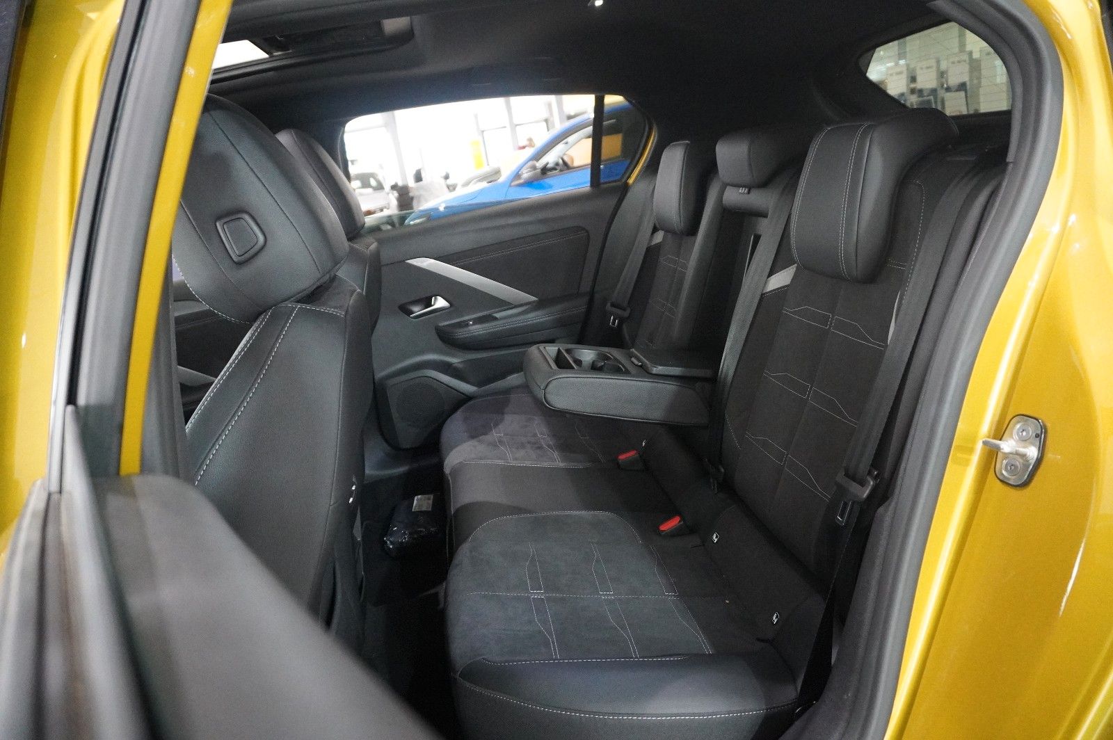 Fahrzeugabbildung Opel Astra L Lim. 1.6 HYBRID ULTIMATE NAVI/360°/HUD