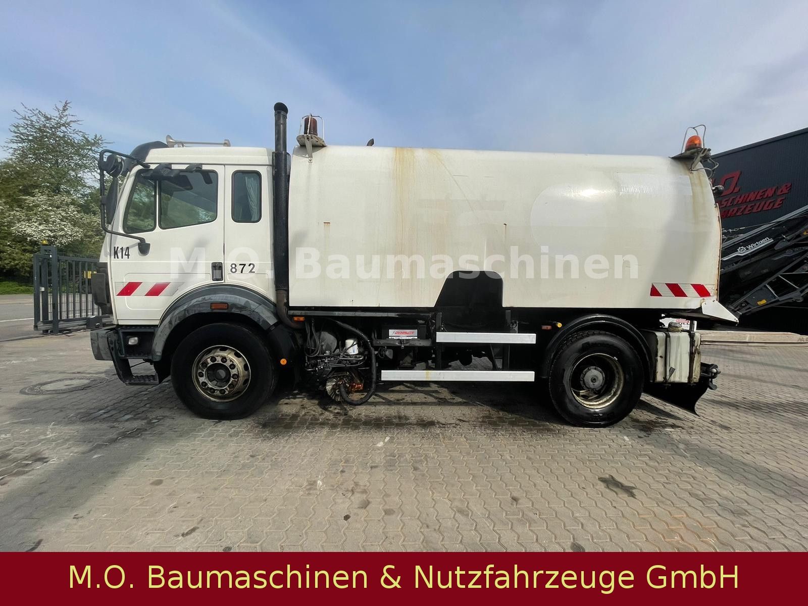 Fahrzeugabbildung Mercedes-Benz 1824 L / Kehrmaschine Schörling TA2 / 4x2 / AC