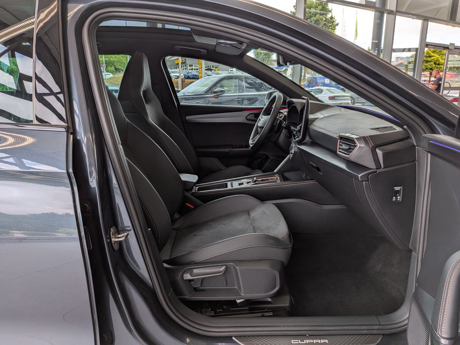 Fahrzeugabbildung CUPRA Leon 1.5 eTSI Dynamic-Edge-Paket Pano Cam AHK 18