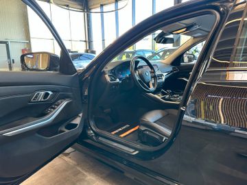 MYAUTOCENTER – Gebraucht- und Jahreswagen mit Werkstattservice in Pfaffenhofen BMW 330 *1-HAND*SERVICETÜV NEU*KEYLESS*LED*M-SPORT*