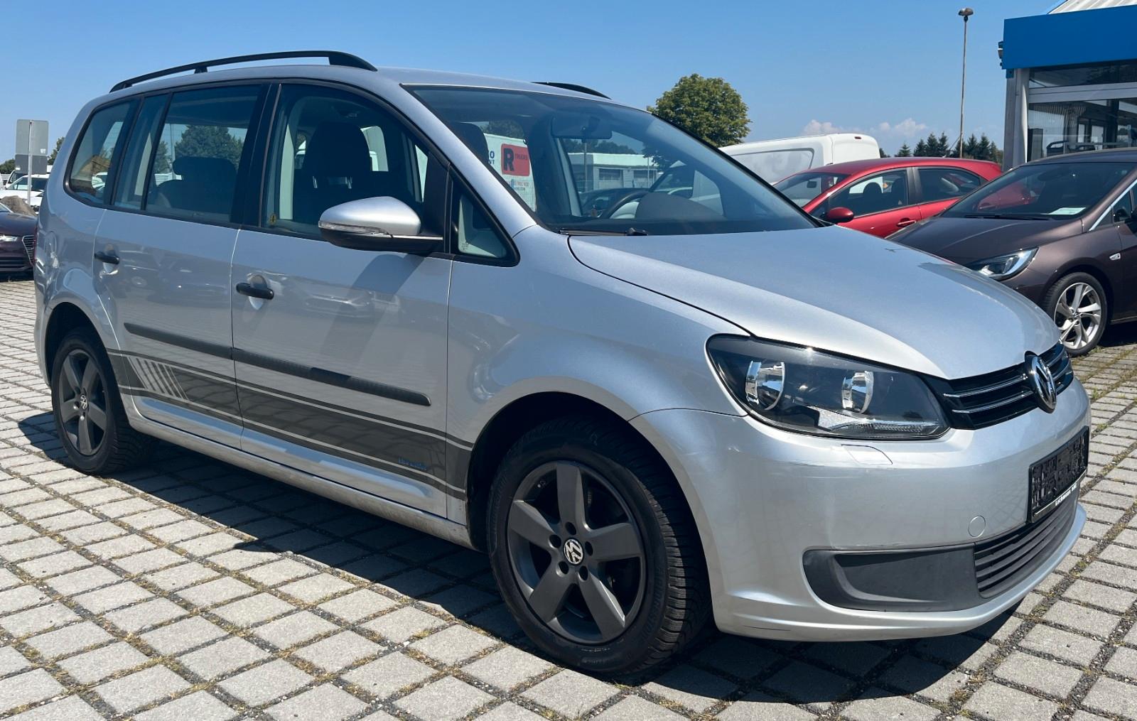 Volkswagen Touran 2011 — interior