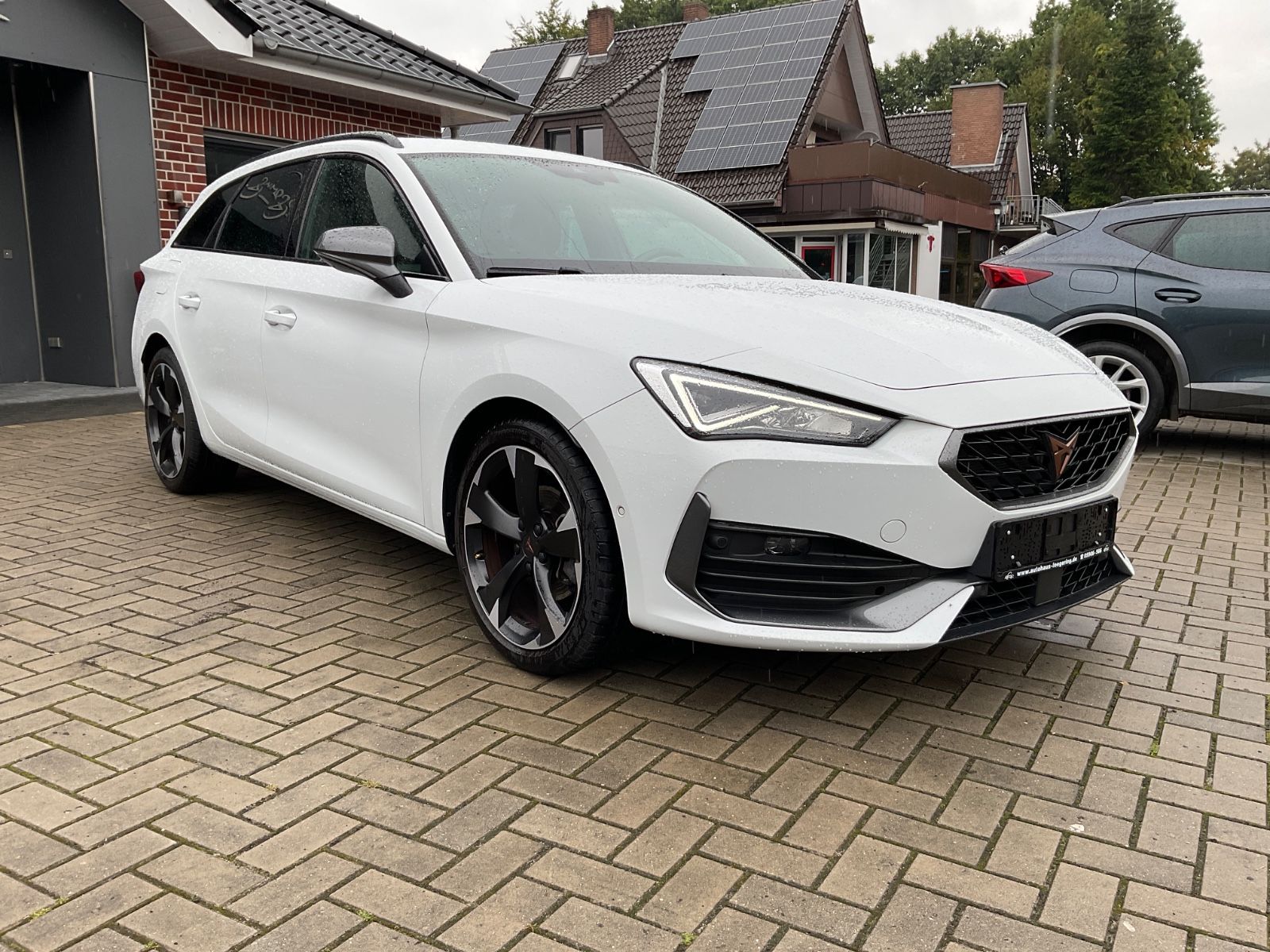 Fahrzeugabbildung CUPRA Leon Sportstourer 1.5 eTSI DSG,Kamera,18,LED