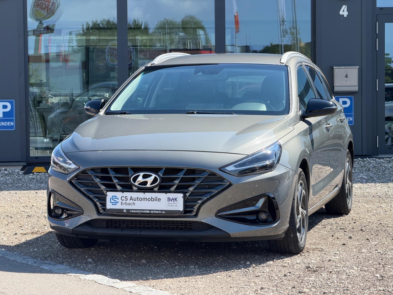 Hyundai i30 cw 1.6 CRDi Intro Edition DCT LED Navi Spur