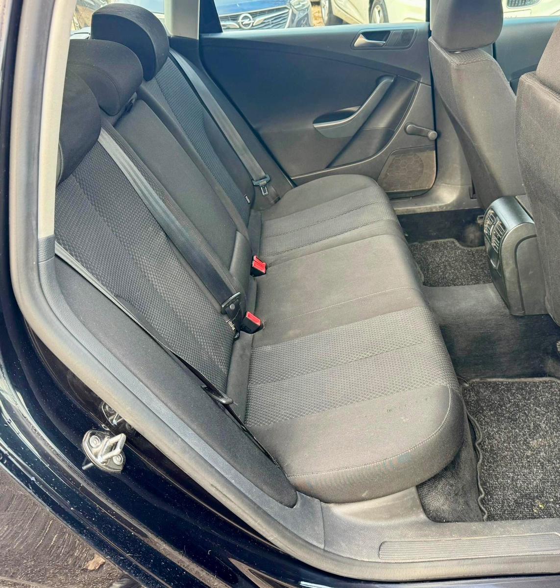 Volkswagen Passat 2010 — photo 17