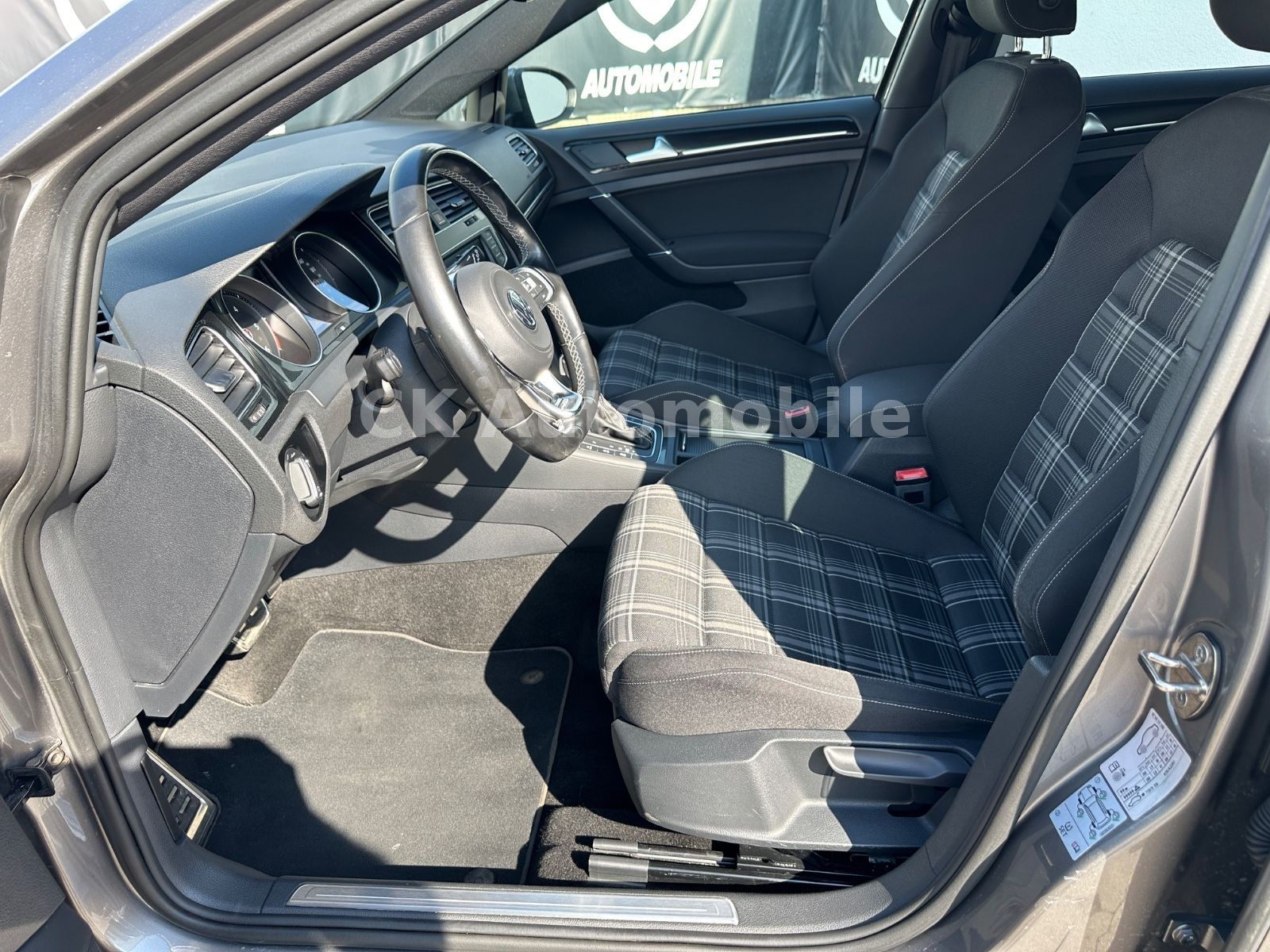 Fahrzeugabbildung Volkswagen Golf VII Lim. GTD BMT/DSG/Navi/Bi-Xenon/PDC