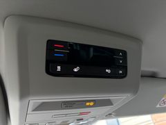 Fahrzeugabbildung Volkswagen T6.1 Multivan Comfortl. - Navi*Kamera*Standhzg!!