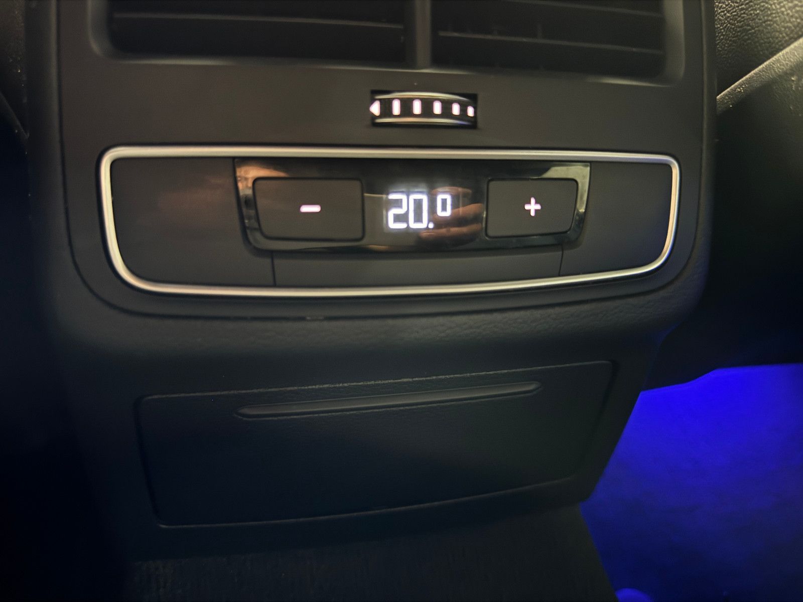 Fahrzeugabbildung Audi A4 2.0 TFSI S-TRONIC 3X-SLINE VIRTUAL LED VOLL