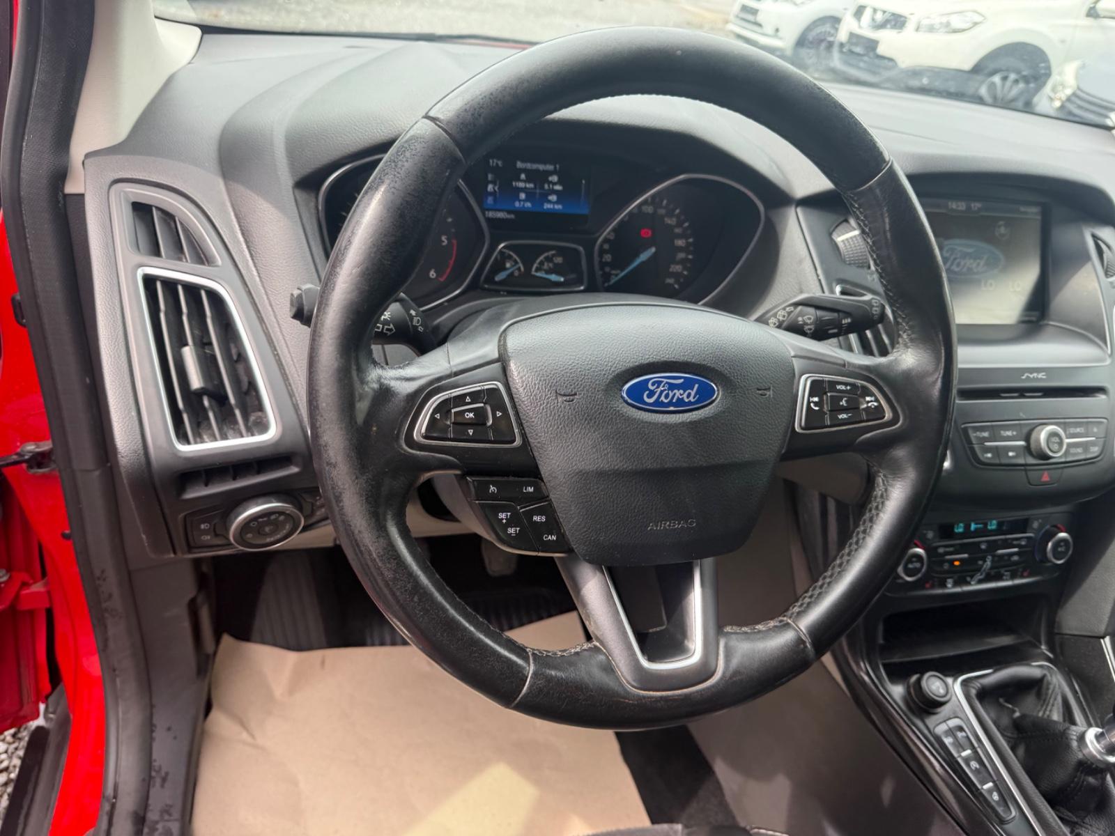 Ford Focus 2015 — photo 11
