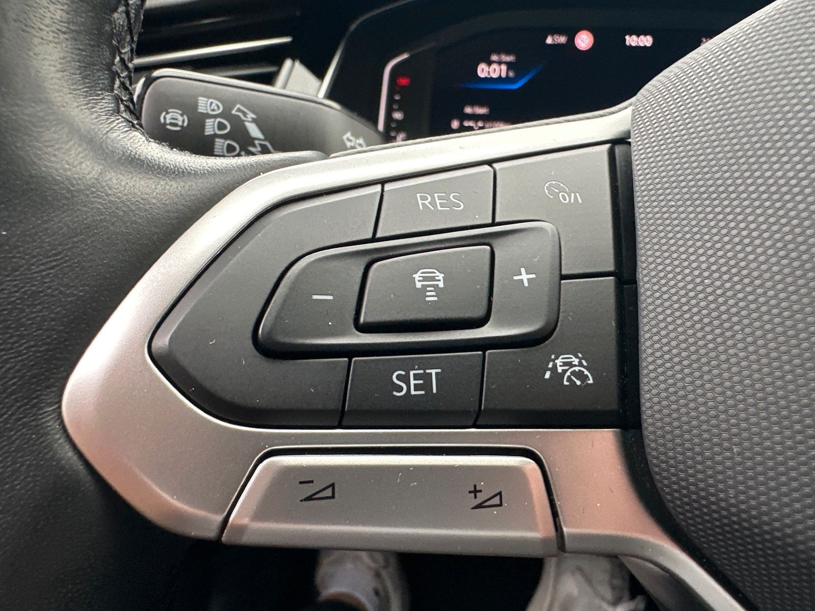 Fahrzeugabbildung Volkswagen Passat Variant 2.0 TDI DSG Business NAV+LED+PANO
