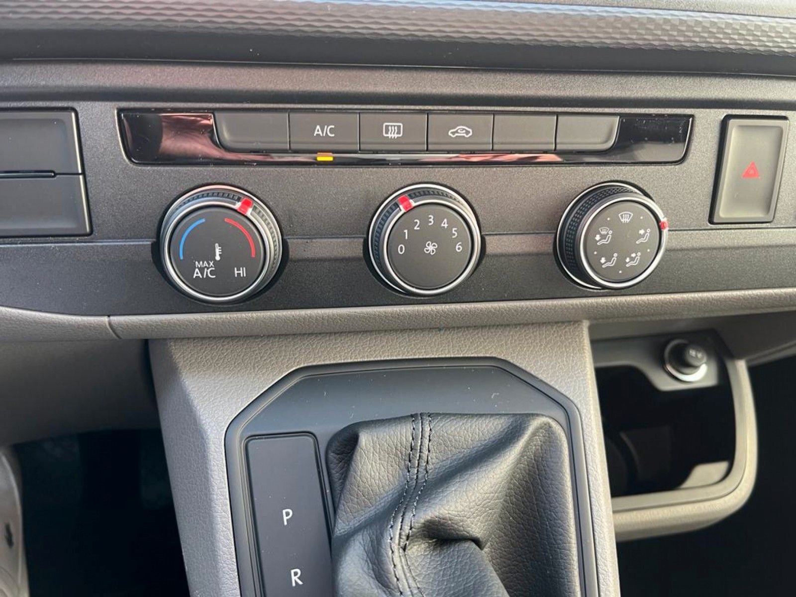 Fahrzeugabbildung Volkswagen T6.1 2.0 TDI 150 PS L1H1 4MOTION*KLIMA*KAMERA