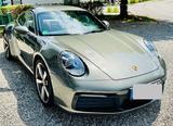 Porsche 992 Carrera S Coupe, aventuringrün, neuwertig
