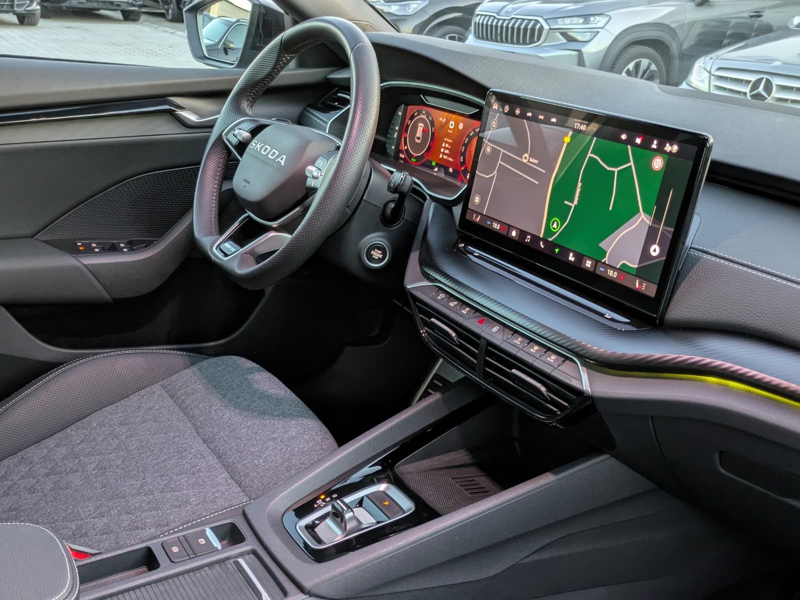 Fahrzeugabbildung SKODA Octavia 1.5 DSG Sportline PANO*MATRIX*AHK*5J.GAR