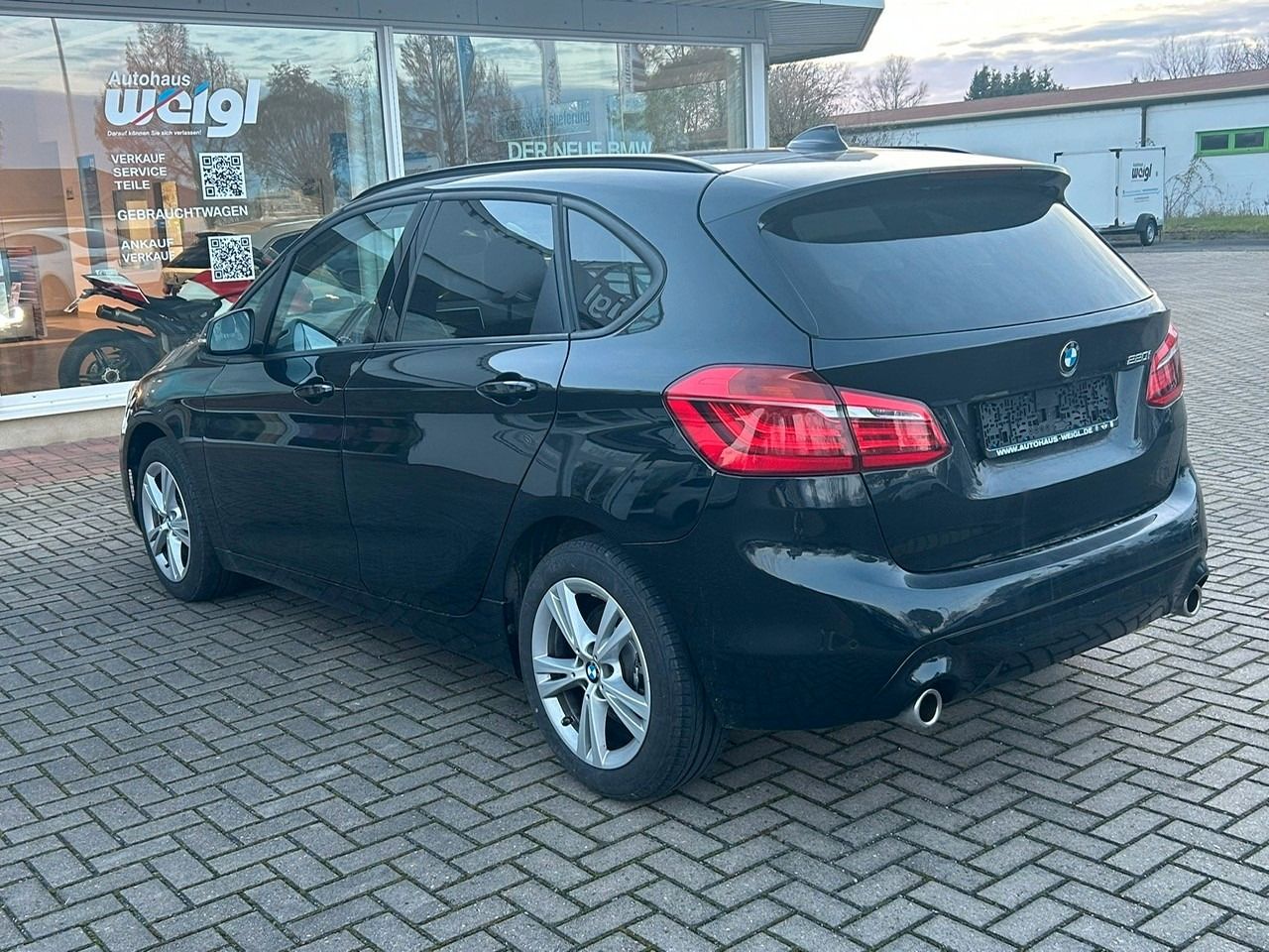 Fahrzeugabbildung BMW 220i Sport Line +Parkassistent+Head Up+AHK