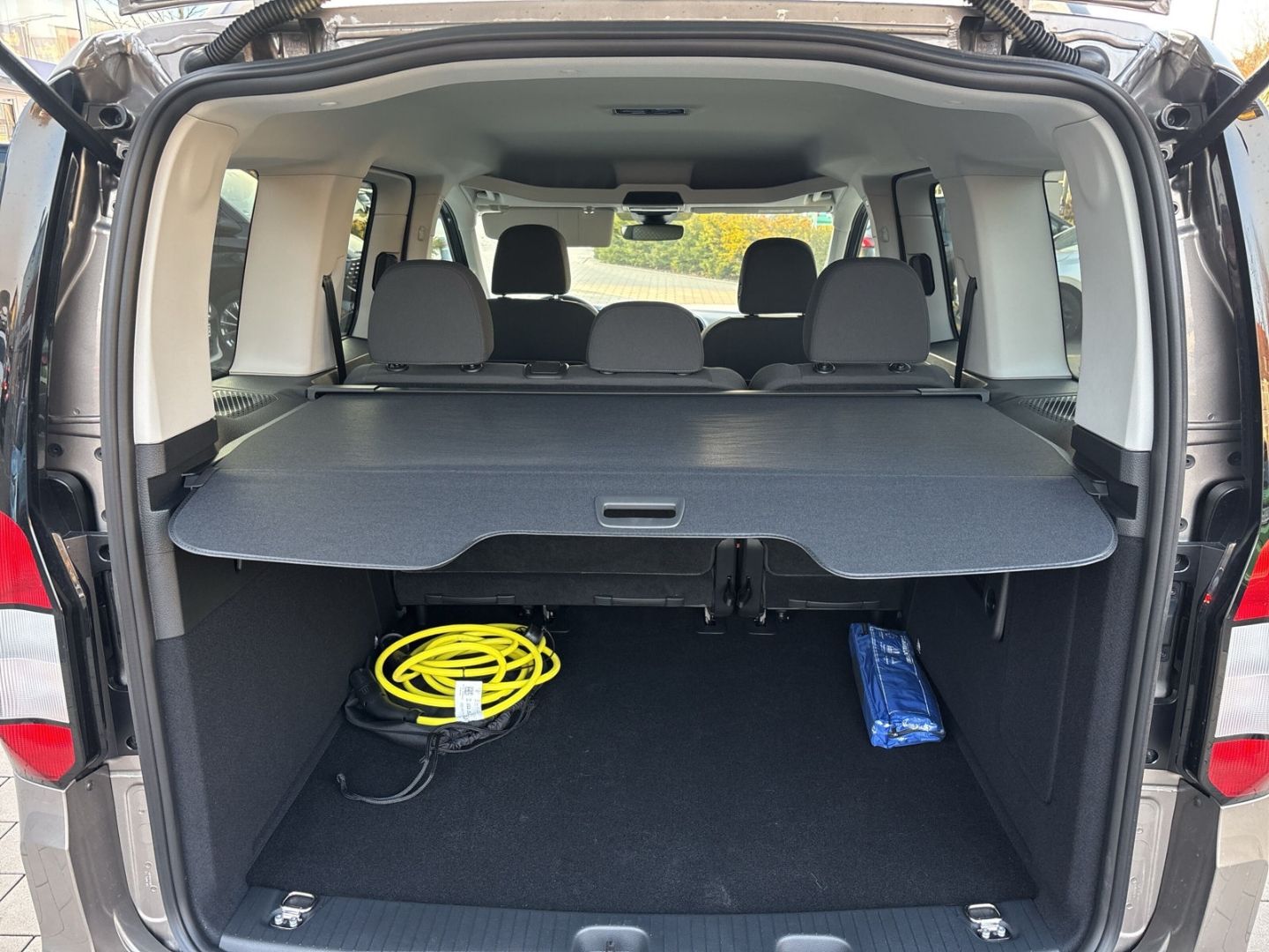 Fahrzeugabbildung Ford Tourneo Connect PHEV Titanium 1.5 EB EU6e Navi