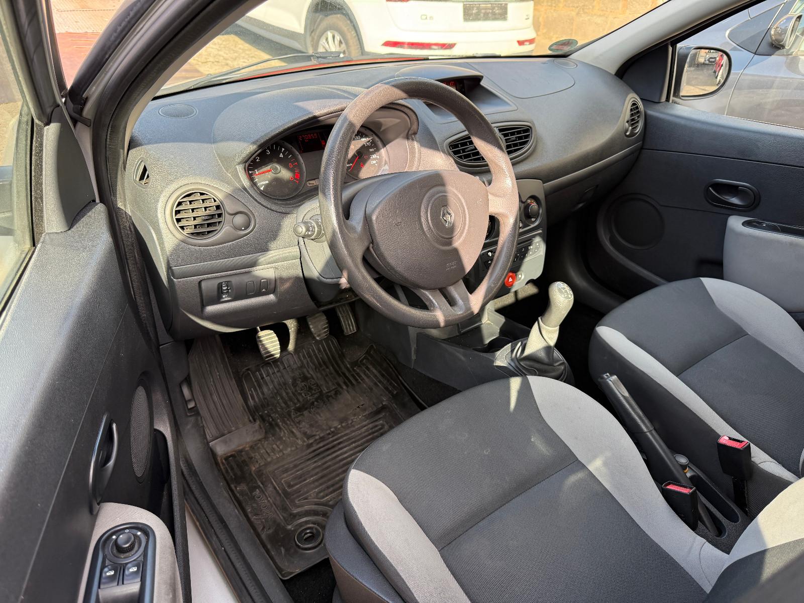 Renault Clio 2010 — photo 16