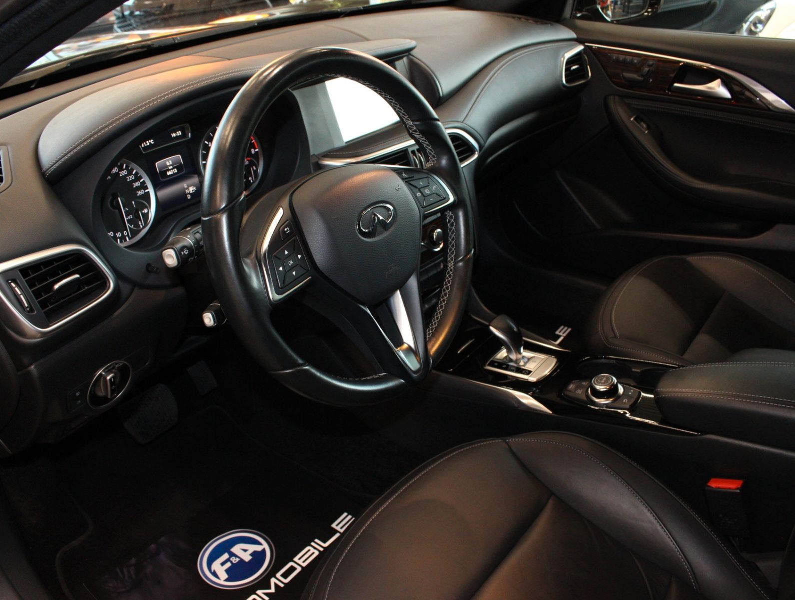 Fahrzeugabbildung Infiniti Q30 1.6 Premium 2. Hand*Navi*Kamera