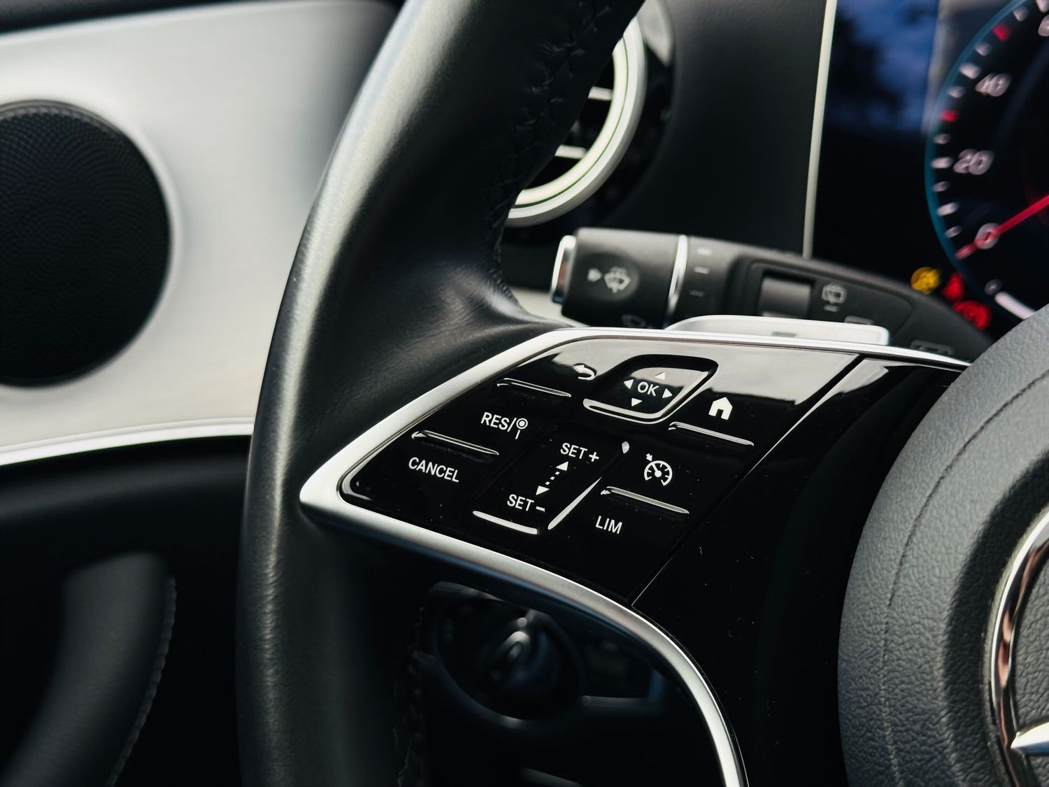 Fahrzeugabbildung Mercedes-Benz E 220 T d AVANTGARDE, Standheizung, MBUX Premium