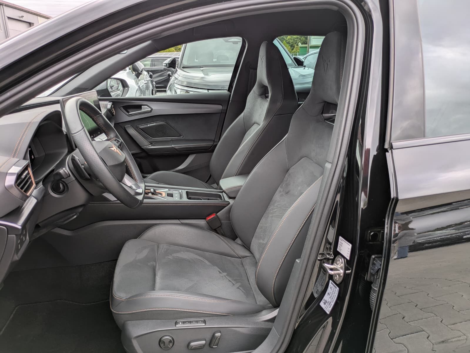 Fahrzeugabbildung CUPRA Leon 2.0 TDI MATRIX*Dinamica*Sennheiser*Int.DRIV