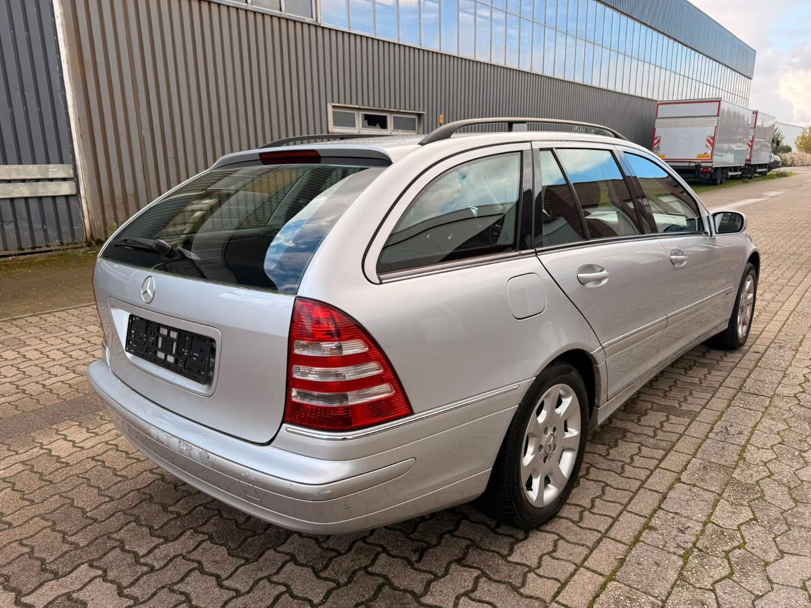 Mercedes-Benz C200 2006 — photo 18