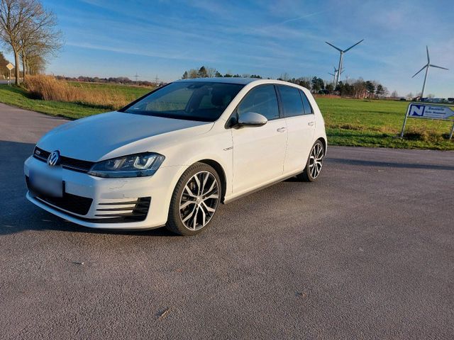 Volkswagen Golf VII 2.0 GTD