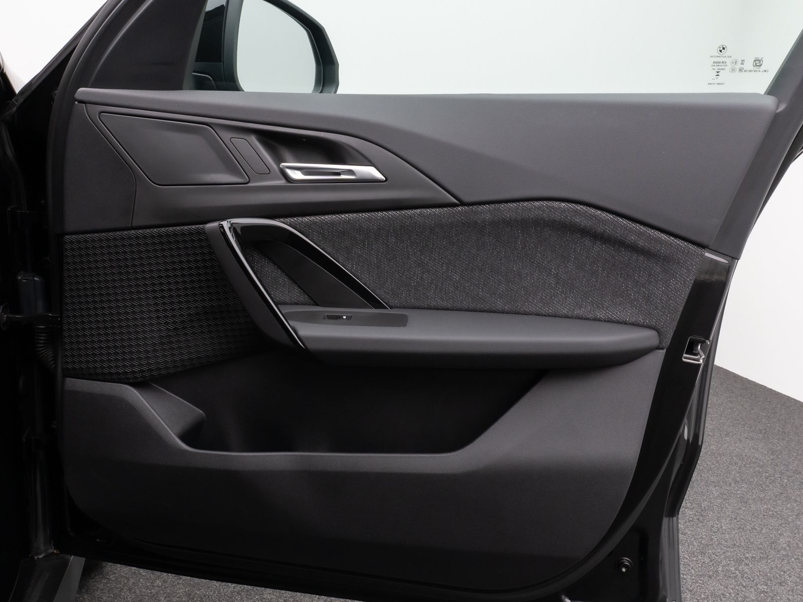 Fahrzeugabbildung BMW iX1 xDrive30 Kamera DAB Sitzhzg LED M Fahrwerk