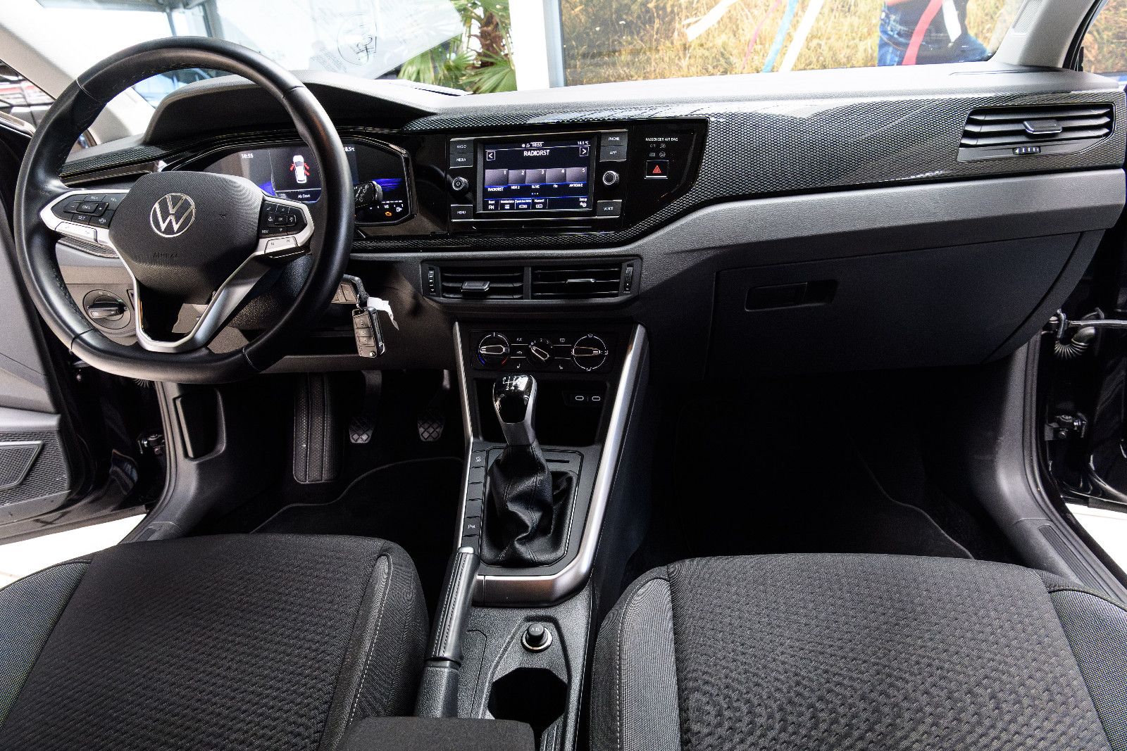 Fahrzeugabbildung Volkswagen Polo VI Life +Sitzheizung  +Allwetter
