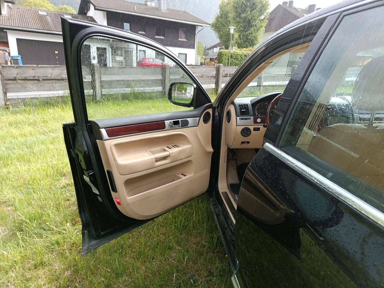 Volkswagen Touareg 2005 — interior