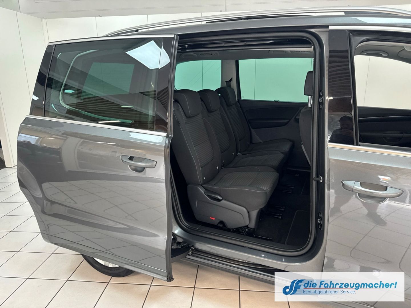 Fahrzeugabbildung SEAT Alhambra Xcellence 7-Sitzer AD AHK-klappbar Memo