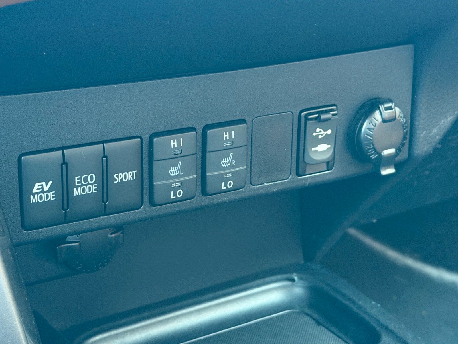 Fahrzeugabbildung Toyota RAV 4 2.5 Hybrid Executive 4x4 *Nav*AHK*LED*RFK*