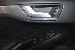 Fahrzeugabbildung Ford Focus Titanium LED Winter Paket Park Assistent
