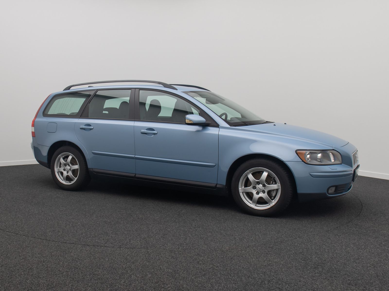 Fahrzeugabbildung Volvo V50 2.0 D Momentum BiXenon AHK HiFi Alarm Tempom
