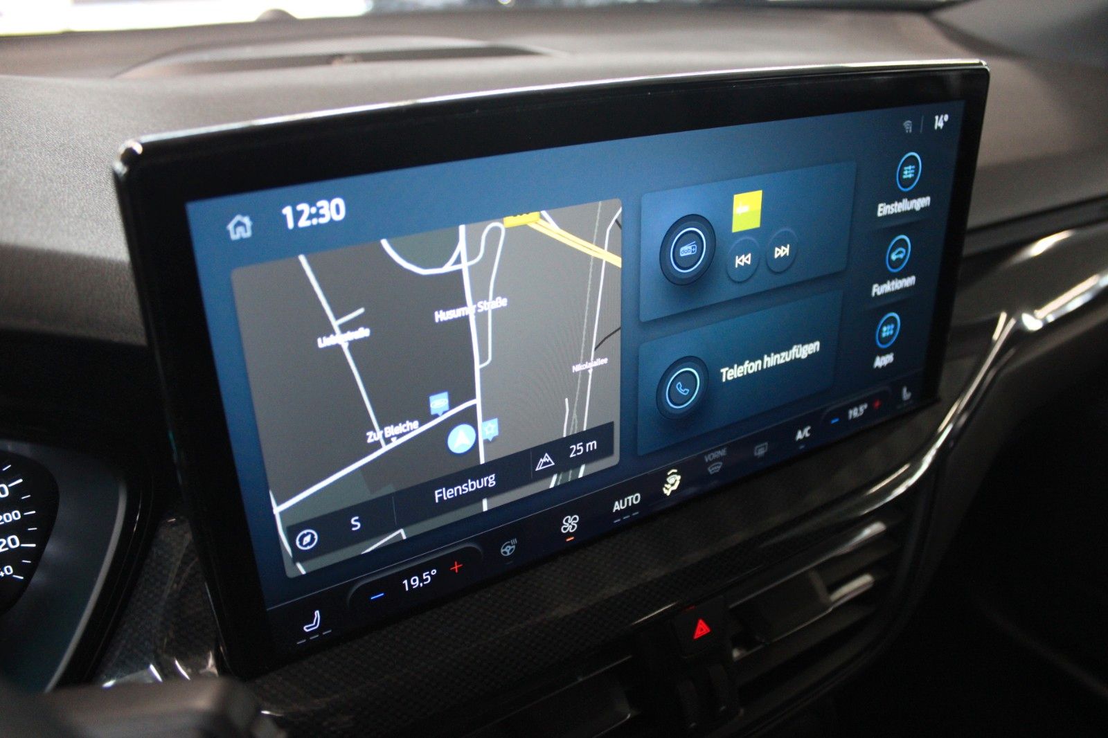 Fahrzeugabbildung Ford Focus ST-LINE Turnier Automatik LED NAVI CAM AHK