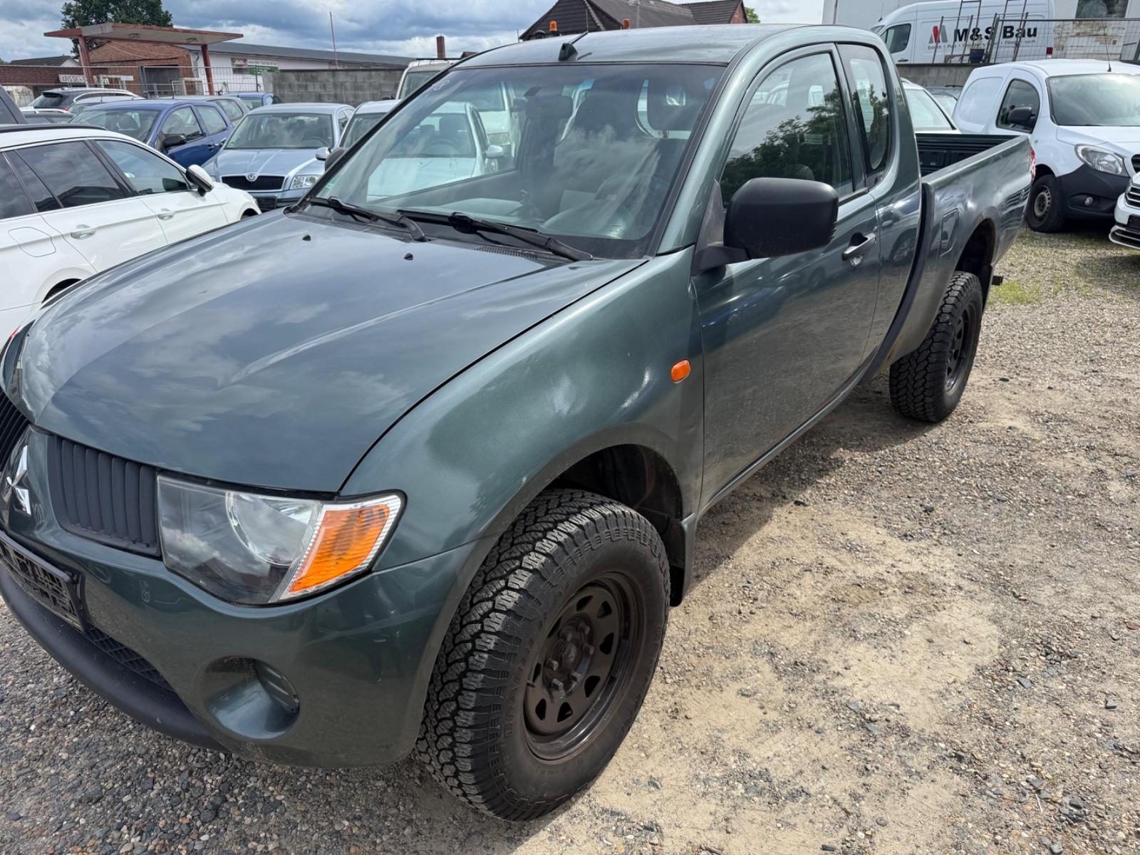 Mitsubishi L200 Invite Club Cab 4WD Klimaanlage