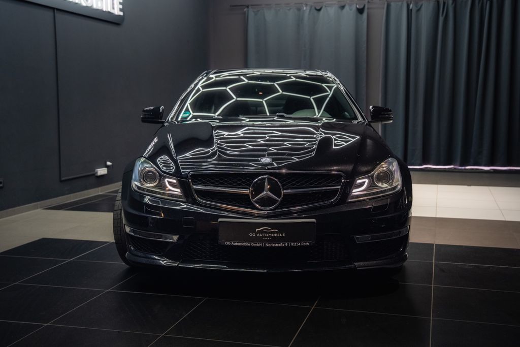 MERCEDES-BENZ C 63 AMG Coupe*H&K*PANO*LEDER*LED*MEMORY*DISTRON MERCEDES-BENZ C 63 AMG Coupe*H&K*PANO*LEDER*LED*MEMORY*DISTRON