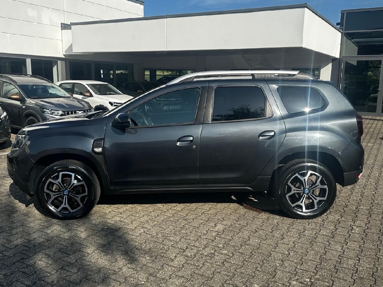Fahrzeugabbildung Dacia Duster Celebration Blue DCi 115 4x4