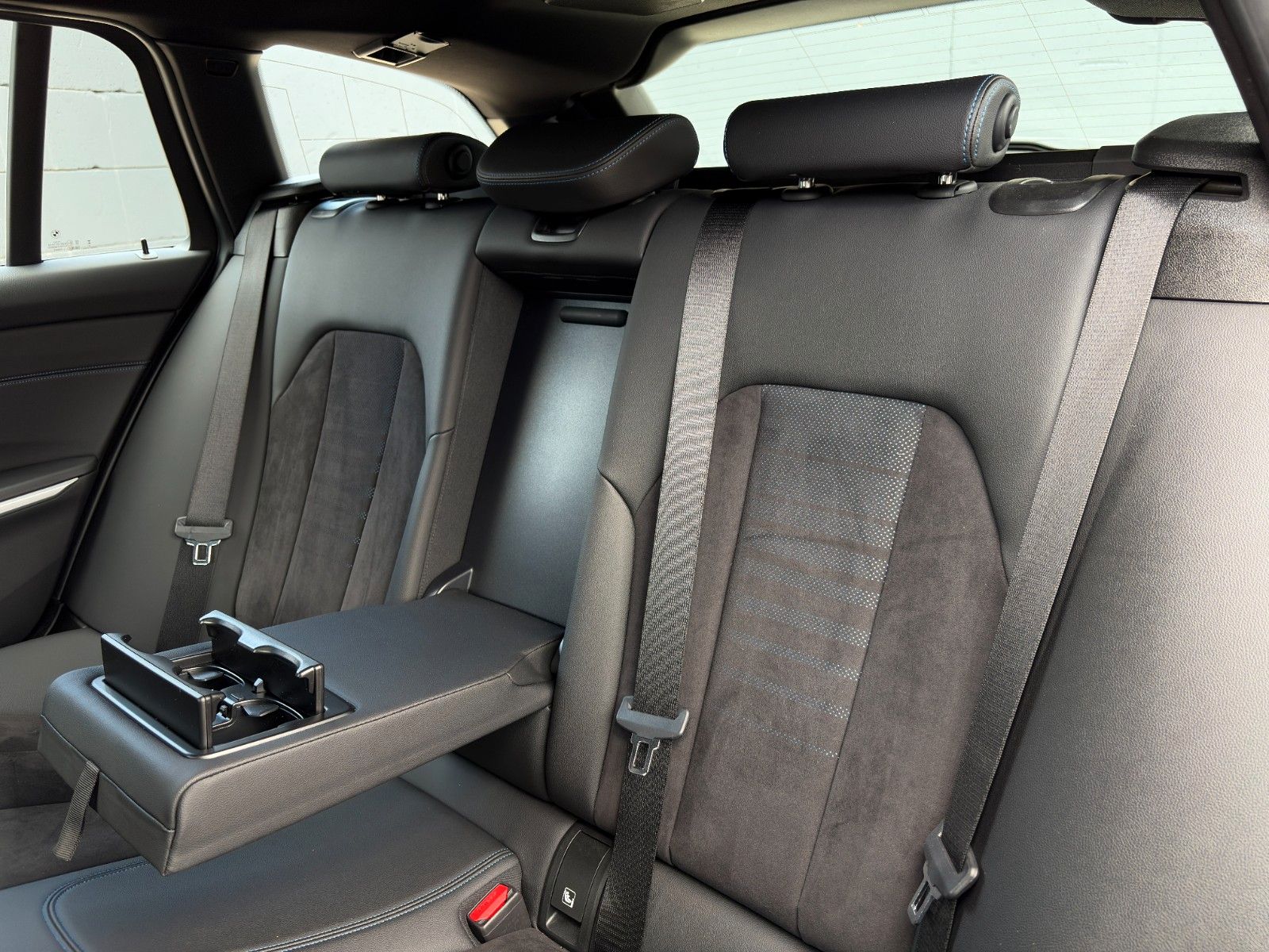 Fahrzeugabbildung BMW 330e Touring M Sport Alcan. Anthra. LC+ AHK H&K