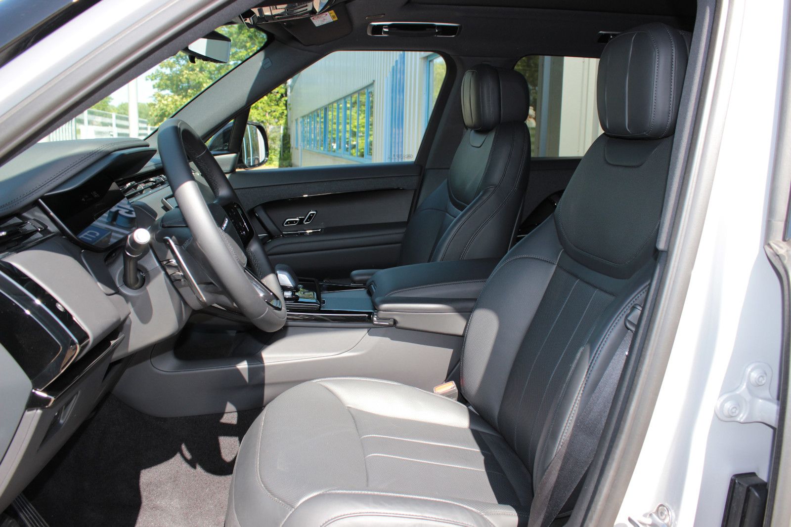 Fahrzeugabbildung Land Rover P460e Dynamic HSE *Borasco* *AHK* *23"*