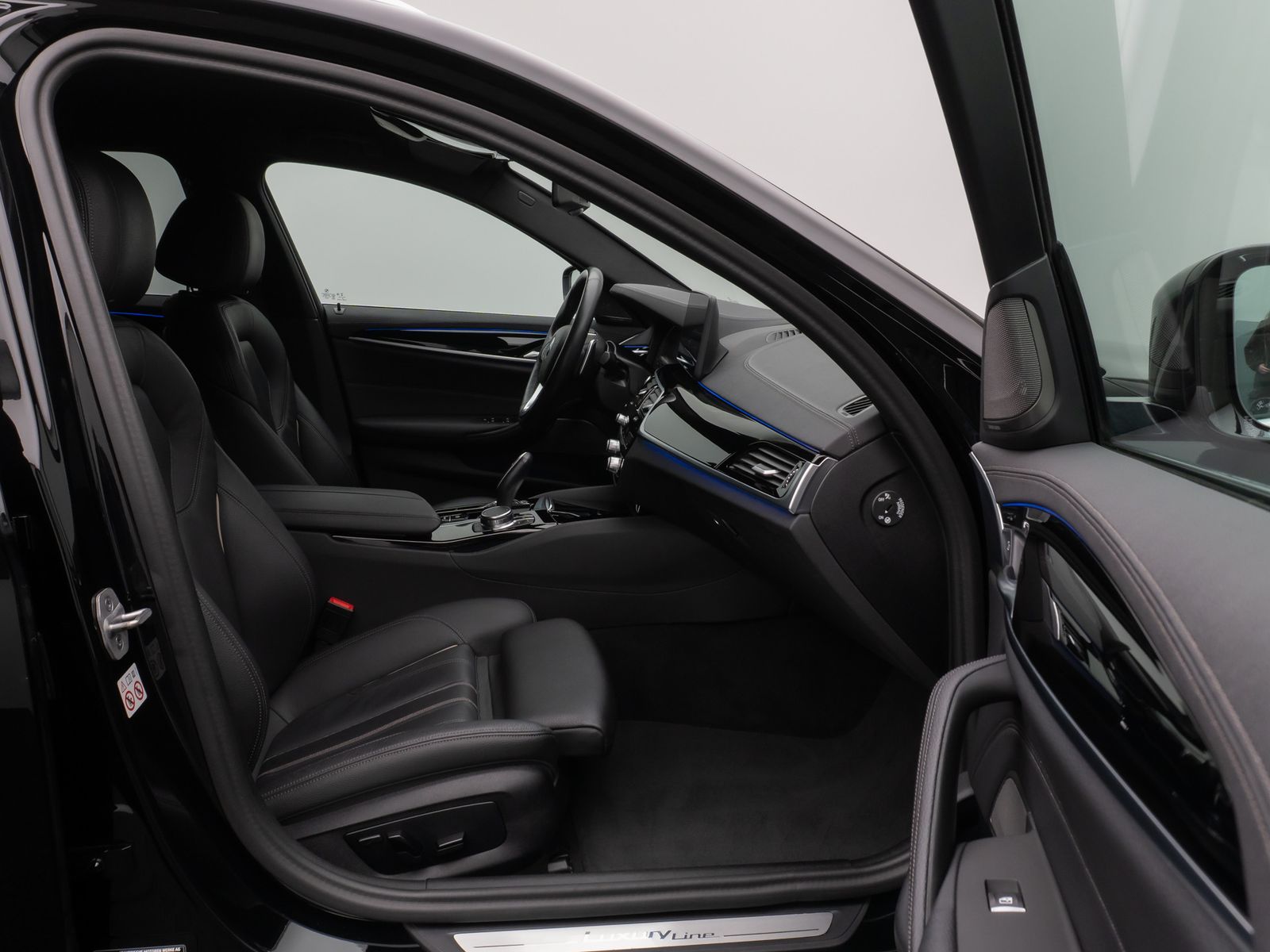 Fahrzeugabbildung BMW 530d xD  Luxury Line Kamera DAB H/K Lenkrhzg AHK