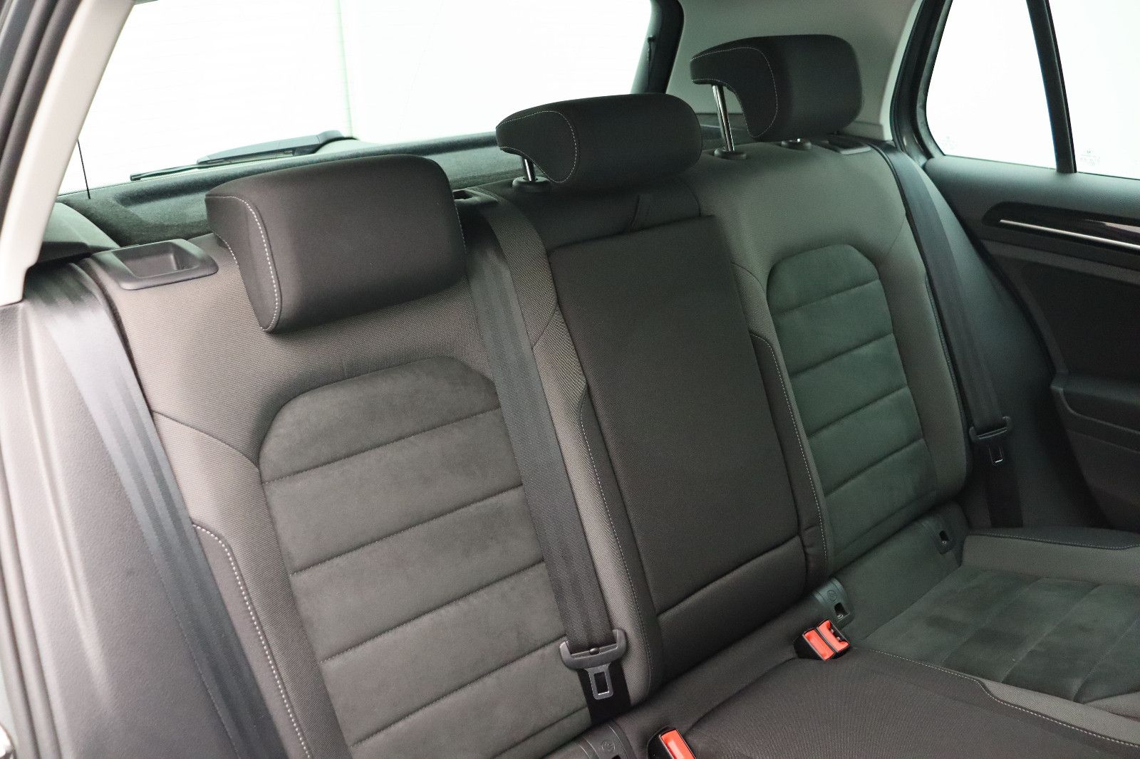 Fahrzeugabbildung Volkswagen Golf VII Lim. 1.5  Highline DSG ACC LED Kamera
