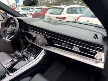 Audi Q8 - 12