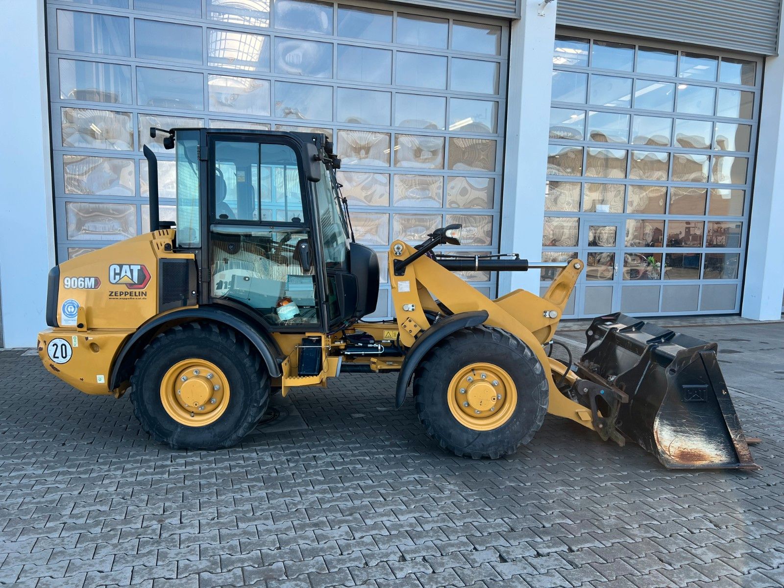 Fahrzeugabbildung CAT 906M / 2020 / nur 480h / Gabel / Schaufel