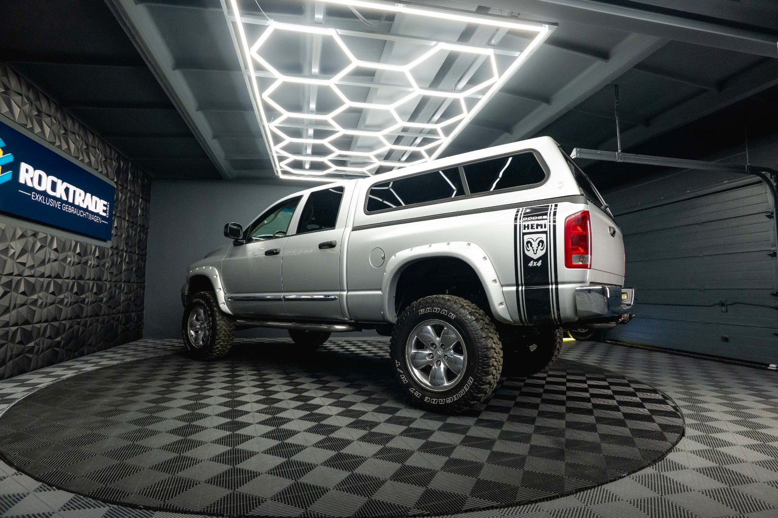 Fahrzeugabbildung Dodge RAM 5.7 V8 HEMI 4x4 OFFROAD MONSTERTRUCK LONGBED