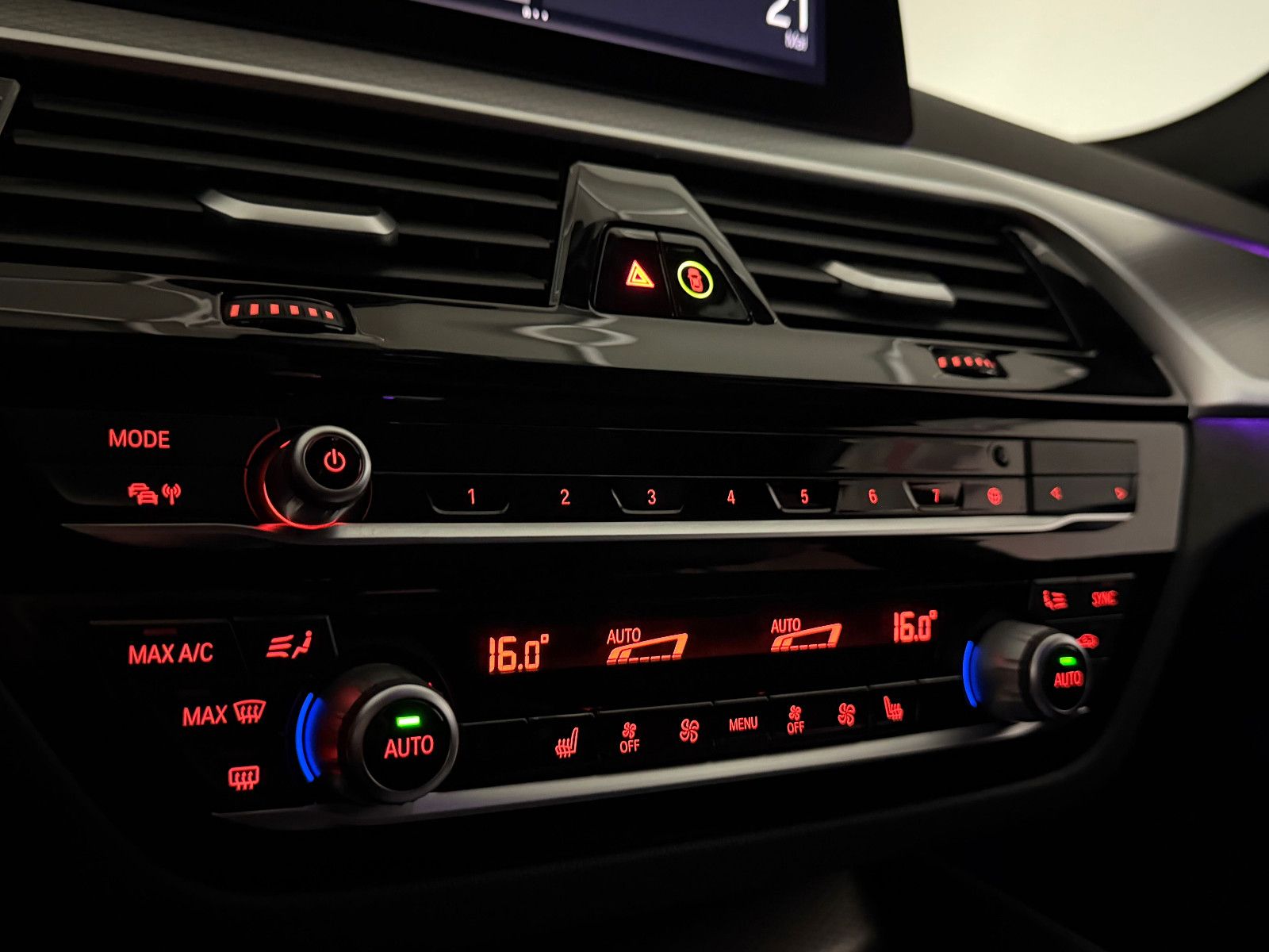 Fahrzeugabbildung BMW 530 d M SPORT/LED/NAVI PROF/STHZ/LIVE COCKPIT