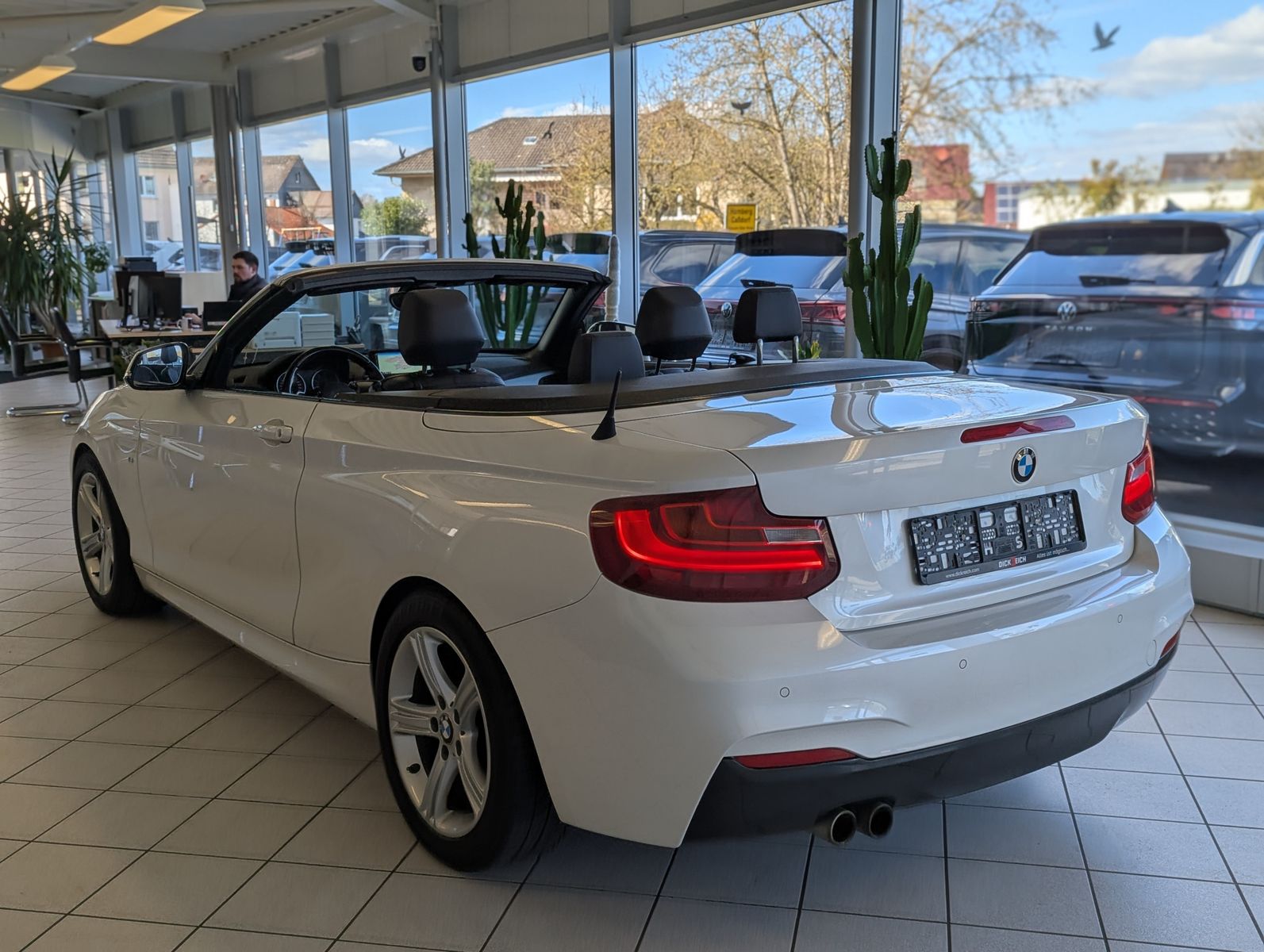 Fahrzeugabbildung BMW 220 d M-Sport-Paket Leder Bi-Xen Navi HiFi