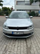 Volkswagen Vollkswagen Jetta - Volkswagen Jetta aus 2012 mit Diesel-Antrieb