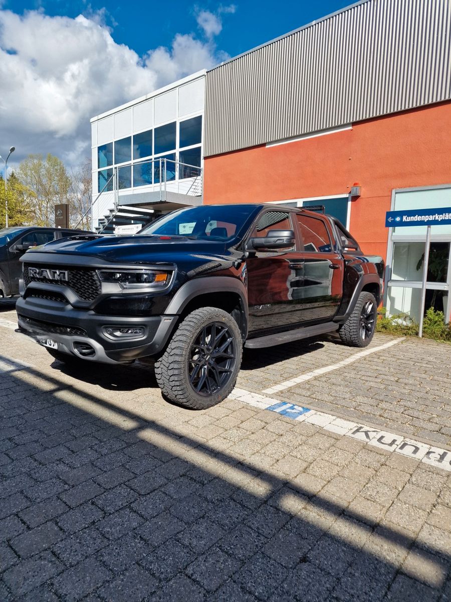 Fahrzeugabbildung Dodge RAM 1500 TRX 6.2 V8 *KOMPR."V-Max"24 Zoll*Bügel